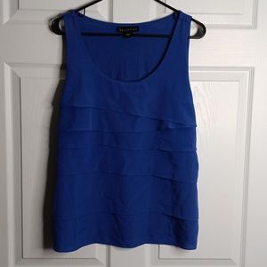 Attention blue blouse, L with a ruffled look